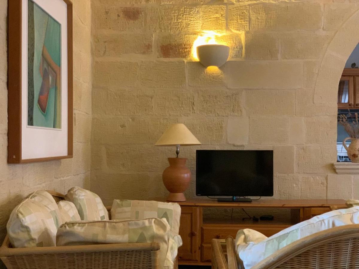 Tal-Mirakli Appartement Għarb Buitenkant foto